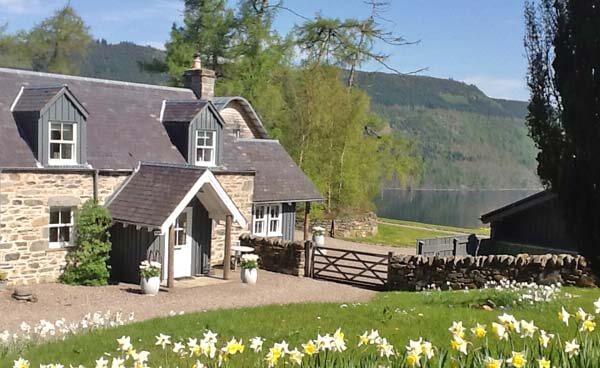 sky cottage loch View