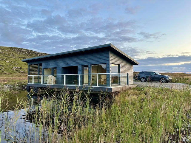 Scottish lochside boathouse accommodation